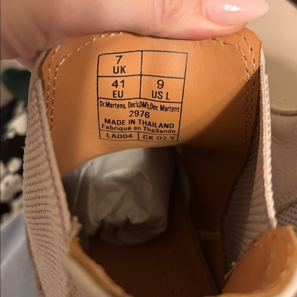 Dr. Martens 2976 Chelsea Boots - Picture 9 of 10